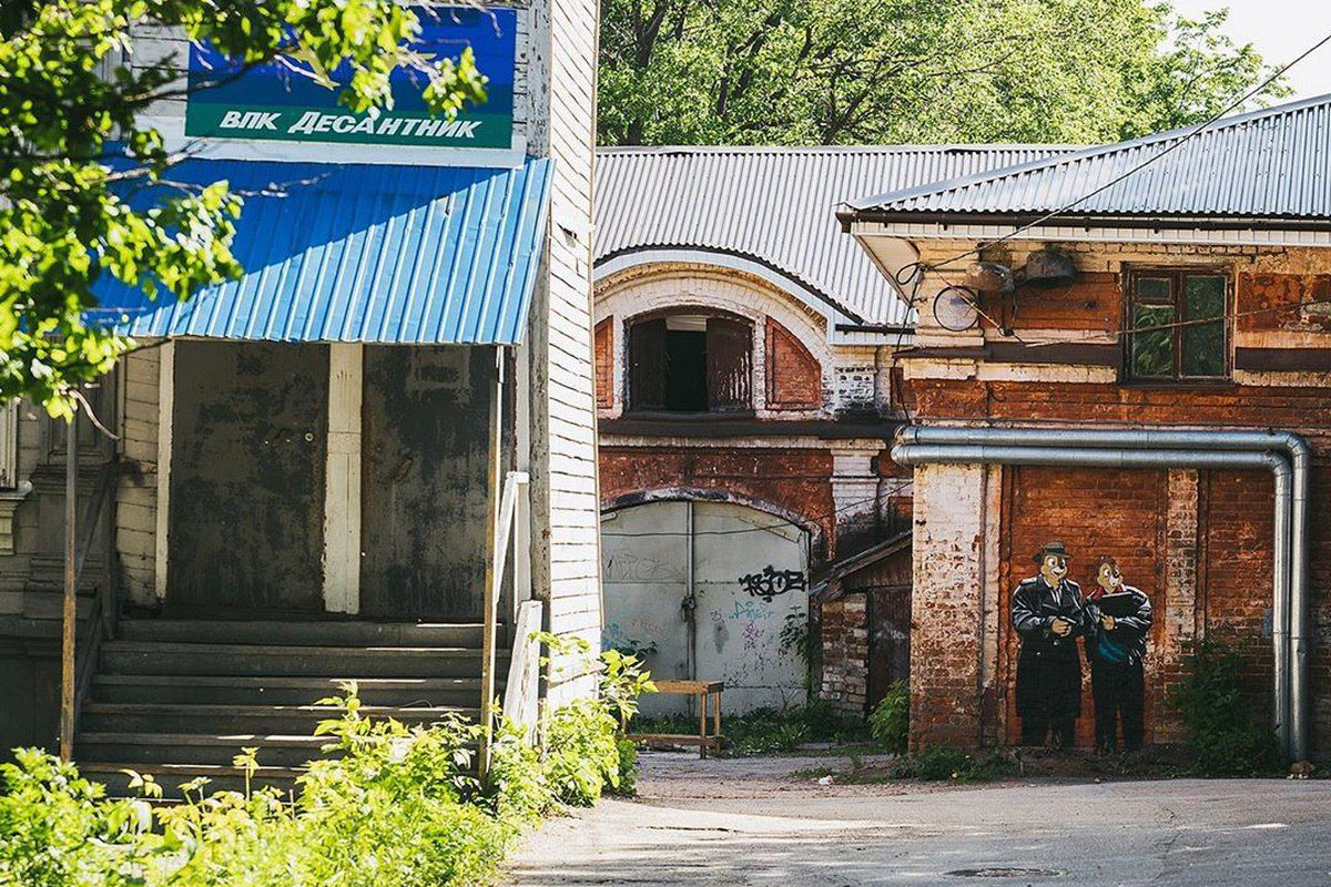 Жмурки» vs «Чип и Дейл спешат на помощь»: В Нижнем Новгороде появился новый  стрит-арт - KP.RU